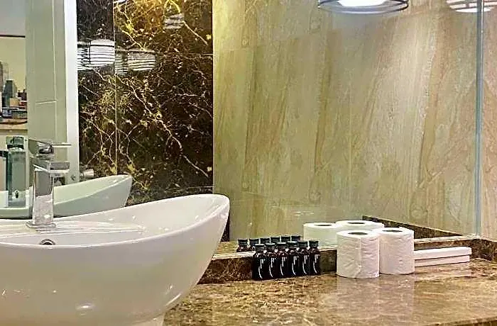 Makati Isabela Luxury *